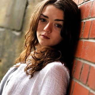 Maisie-Williams-R093