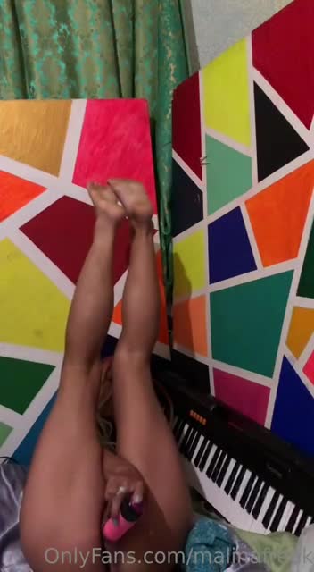 Malinafreak91c3bfb94183a671.mp4