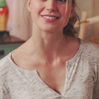 Melissa-Benoist-R0017ab3f7d735081f8a