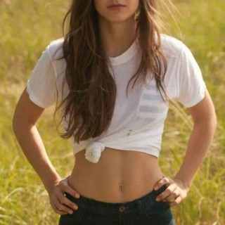 Melissa-Benoist-R0200c6657e6c8352591