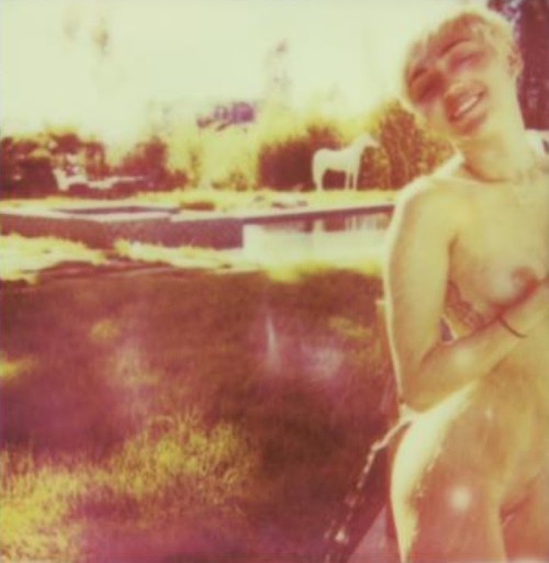 Miley-Cyrus-V-Magazine-Nude-Photoshoot-Jan-2015-095ec292a492416eb8.jpg