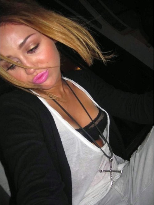 Miley_Cyrus027375f56938f1ae76ef.jpg