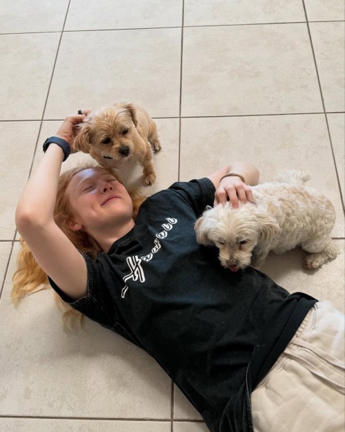 Molly-C.-Quinn-R006cfb9e25ffdb60630.jpg