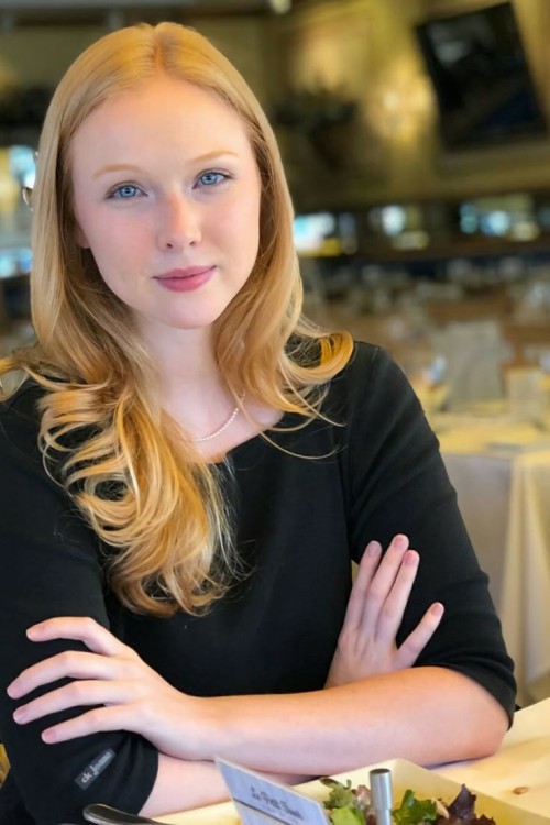 Molly-C.-Quinn-R0196cb6cb1830d56db7.jpeg