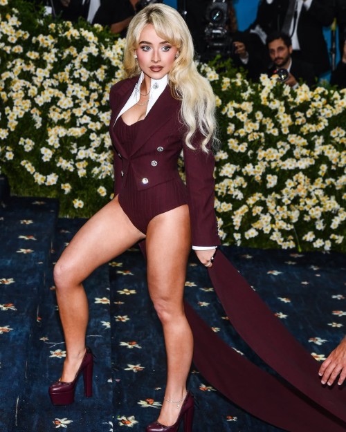 NEW--Sabrina-Carpenter-at-the-2025-Met-Gala-in-New-YorkMay-5-2025sabrinacarpenter-sabrinacarpenteredit-sabrinacarpenteredits-teamsabrina-sabrinacarpenterupdates-emailsicantsendtour-ema0fb1deb8dc9fadb7.jpg