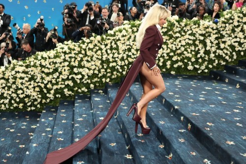 NEW--Sabrina-Carpenter-at-the-2025-Met-Gala-in-New-YorkMay-5-2025sabrinacarpenter-sabrinacarpenteredit-sabrinacarpenteredits-teamsabrina-sabrinacarpenterupdates-emailsicantsendtour-ema438c48c8c75d0069.jpg