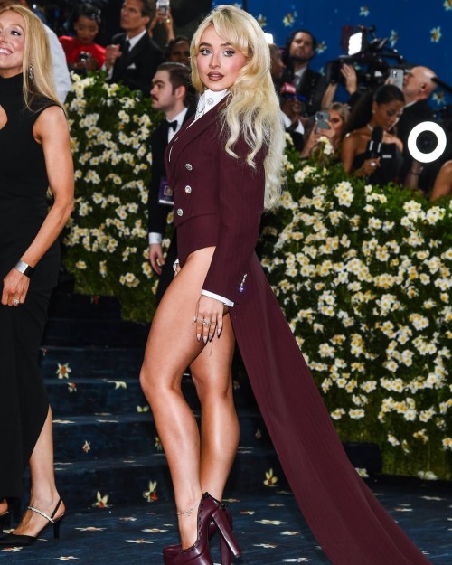 NEW--Sabrina-Carpenter-at-the-2025-Met-Gala-in-New-YorkMay-5-2025sabrinacarpenter-sabrinacarpenteredit-sabrinacarpenteredits-teamsabrina-sabrinacarpenterupdates-emailsicantsendtour-ema6e480e48492c5e03.jpg