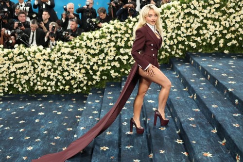 NEW--Sabrina-Carpenter-at-the-2025-Met-Gala-in-New-YorkMay-5-2025sabrinacarpenter-sabrinacarpenteredit-sabrinacarpenteredits-teamsabrina-sabrinacarpenterupdates-emailsicantsendtour-ema995df19ceffcd3cc.jpg