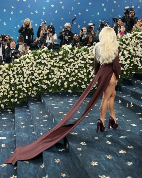 NEW--Sabrina-Carpenter-at-the-2025-Met-Gala-in-New-YorkMay-5-2025sabrinacarpenter-sabrinacarpenteredit-sabrinacarpenteredits-teamsabrina-sabrinacarpenterupdates-emailsicantsendtour-emaf94ec33db0e226fc.jpg
