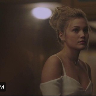 Olivia-Holt-R032