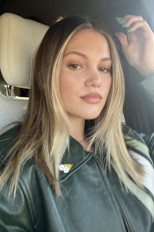 Olivia-Holt-R043.jpeg