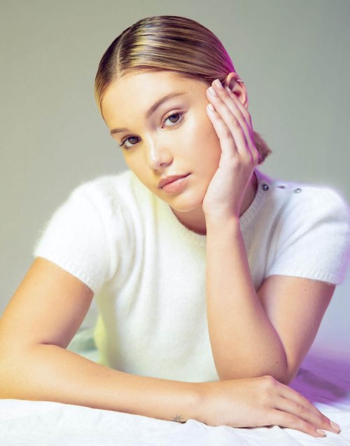 Olivia-Holt-R064.jpg