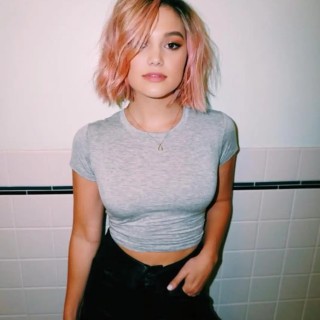 Olivia-Holt-R066