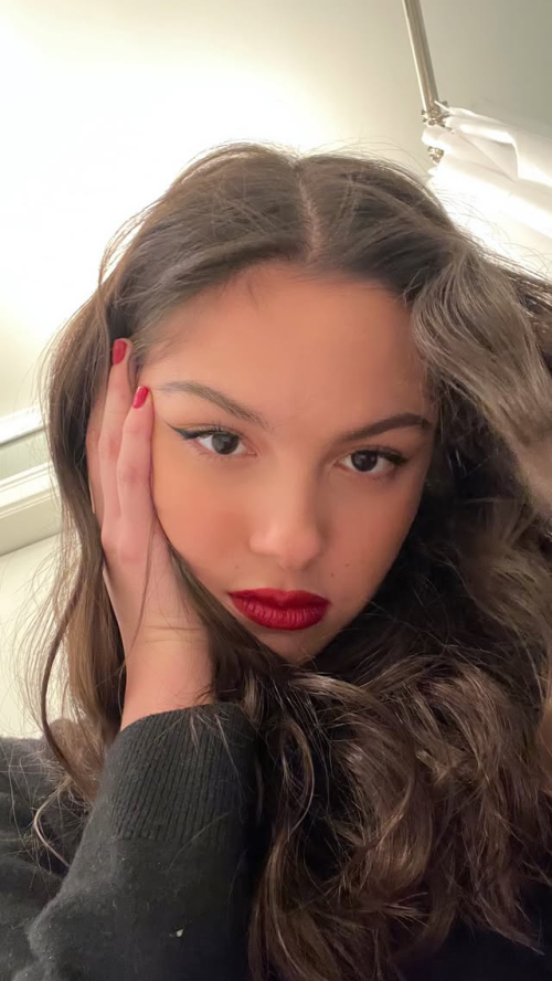 Olivia-Rodrigo-R094.png