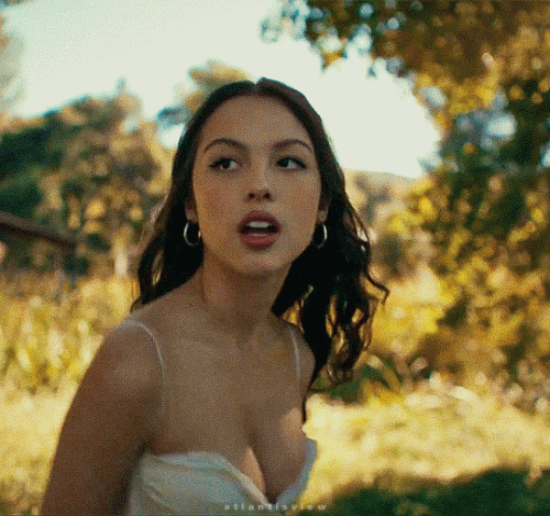 Olivia-Rodrigo-R208.gif