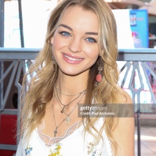 Olivia-Rose-Keegan-R001