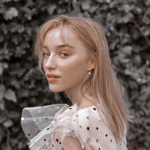 Phoebe-Dynevor-R025fcd13b78944e3dd1.jpg