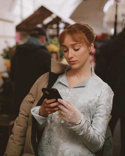 Phoebe-Dynevor-R031e3da5e97ebb0652a.jpeg