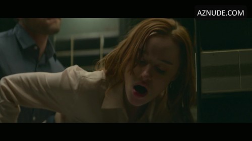 Phoebe-Dynevor-R0409d9f9c7a9d3f8699.mp4
