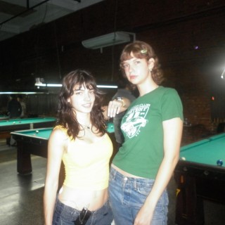 Photo-by-Pacifica-on-March-11-2025.-Kan-een-afbeelding-zijn-van-4-mensen-mensen-die-biljarten-en-tekst.