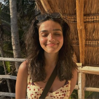 Rachel-Zegler-R0505efaa02b02968761