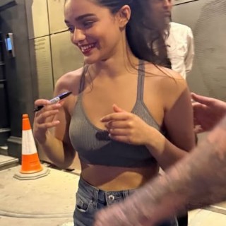 Rachel-Zegler-R065c3f704f159385d56