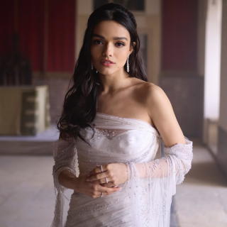 Rachel-Zegler-R085be57f26c19390dba