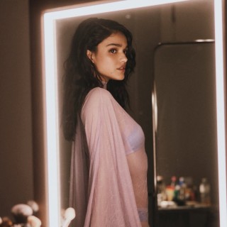 Rachel-Zegler-R1527538eb34cee079b7