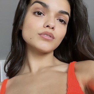 Rachel-Zegler-R1810e326f5fb00ddff5