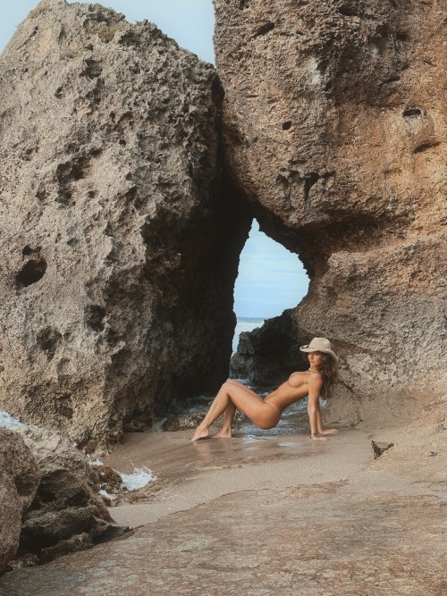 Rachel_Cook_-_Topless_08-07-2025001274bd8fbcb89d7df4.jpg