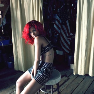 Rihanna-241ecaec66e562aa5b