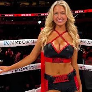 Ring-Girl2676fdc5b31cb5b7