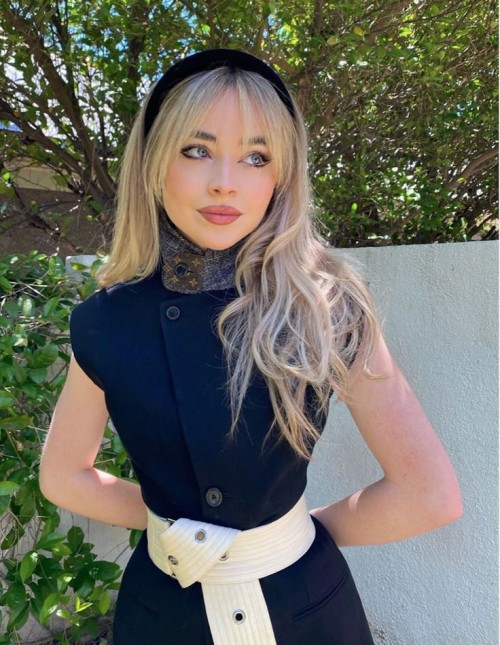 Sabrina Carpenter R006