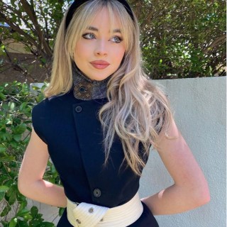 Sabrina-Carpenter-R006