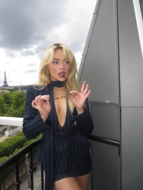 Sabrina Carpenter R013