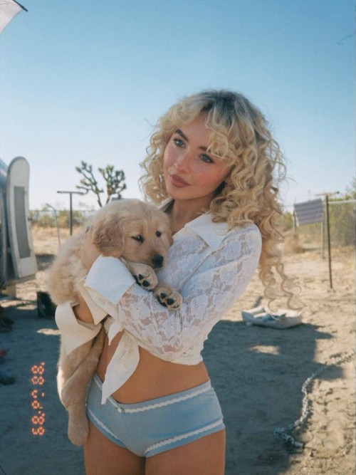 Sabrina Carpenter R018