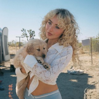 Sabrina-Carpenter-R018