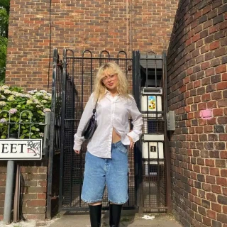 Sabrina-Carpenter-R022