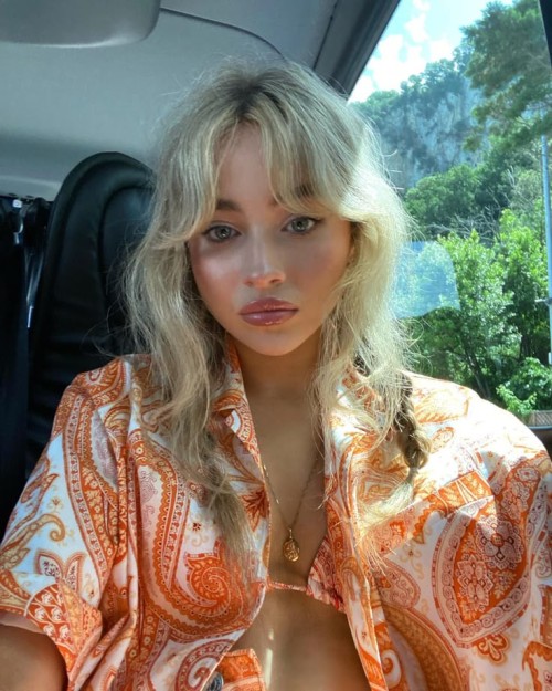 Sabrina Carpenter R025