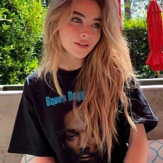 Sabrina-Carpenter-R032