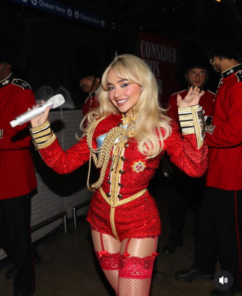 Sabrina Carpenter R041