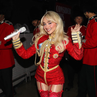 Sabrina-Carpenter-R041