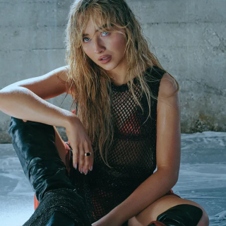 Sabrina-Carpenter-R051