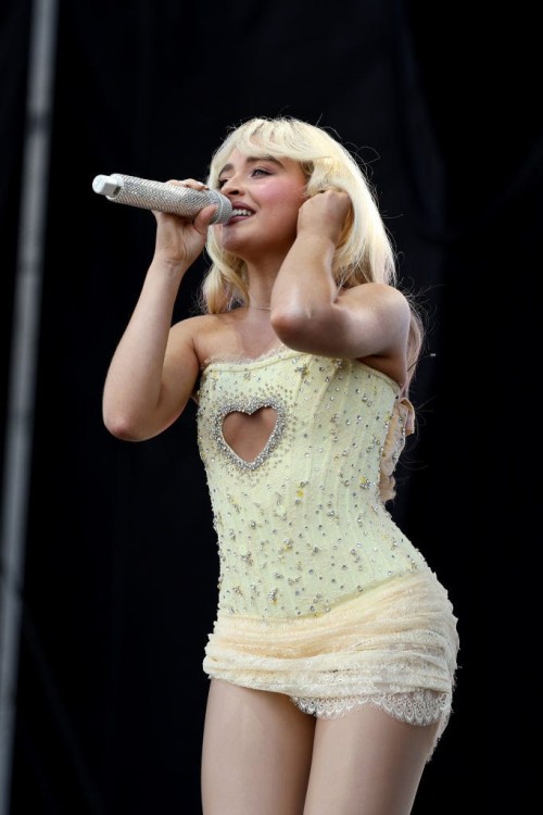 Sabrina Carpenter R052