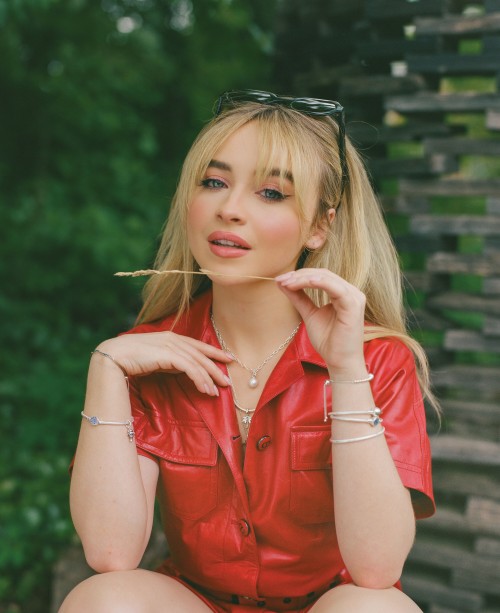 Sabrina Carpenter R057