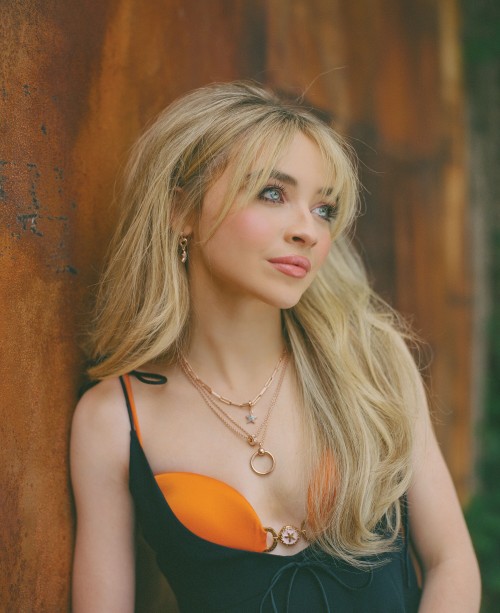 Sabrina Carpenter R061