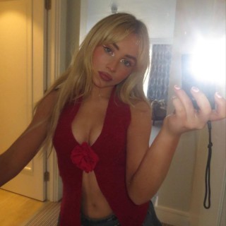 Sabrina-Carpenter-R069