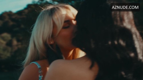 Sabrina Carpenter R100