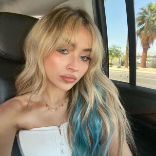 Sabrina-Carpenter-R115