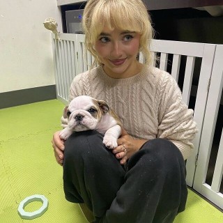 Sabrina-Carpenter-R143